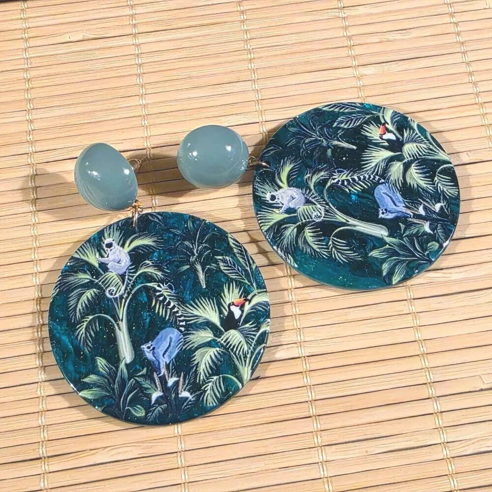 Retro 80s Style Tropical Jungle Animals Vintage Lucite Pendant Dangle earrings